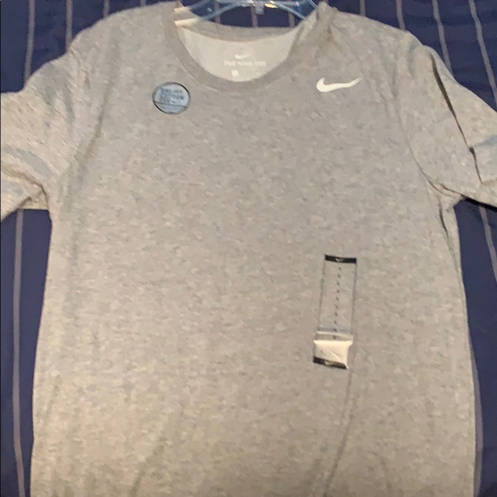 T-shirt WITH TAGS